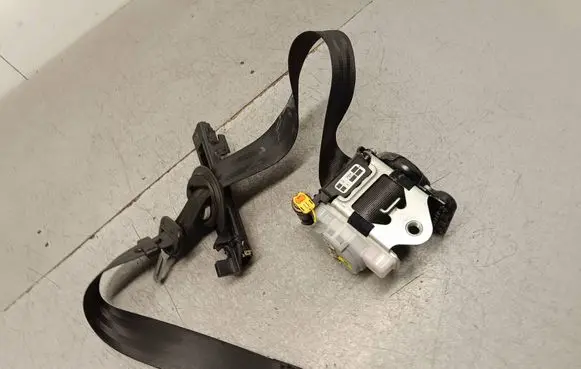 Audi A3 S3 8V Front seatbelt 3066322
