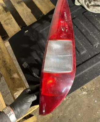 Ford Mondeo Mk III Rear/tail lights 1s71-13404-c