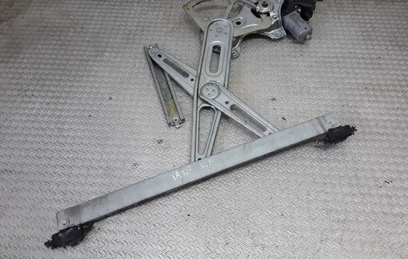 Toyota Yaris Front door window regulator with motor 857020F010