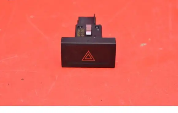 Volkswagen Tiguan Hazard light switch 5N0953509A
