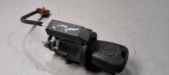 Peugeot 406 Ignition lock 9640878380
