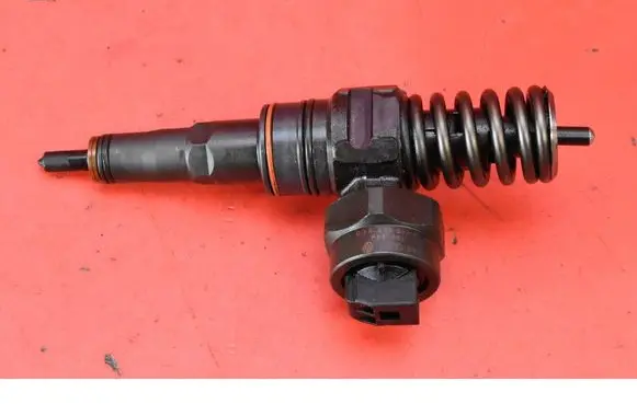 Volkswagen Bora Fuel injector 038130073F