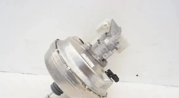 Volvo XC60 Brake booster 32130202
