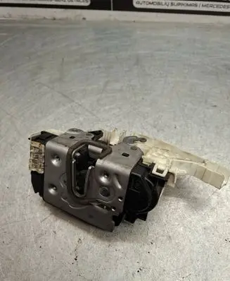 Mercedes-Benz C W204 Front door lock A2047201535