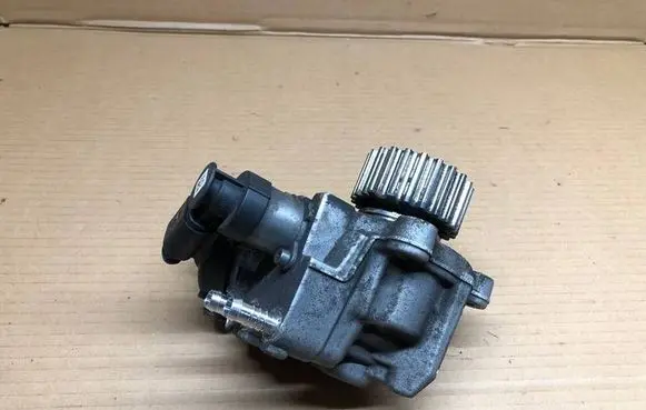 Seat Leon (5F) Fuel injection high pressure pump 0445010537 04L130755D