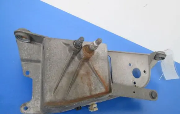 Renault Twingo I Front wiper linkage and motor
