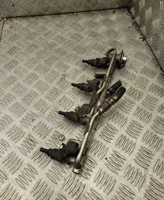 Volkswagen PASSAT B5 Fuel injectors set 058133681B