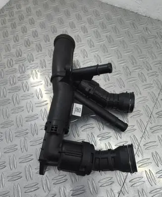 Volkswagen Golf VII Engine coolant pipe/hose 04L121026F 04L121111