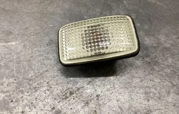 Nissan X-Trail T30 Front fender indicator light