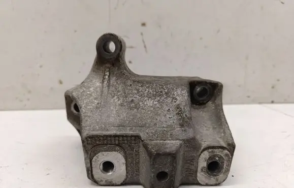 Seat Arona Engine mounting bracket 5Q0199117A