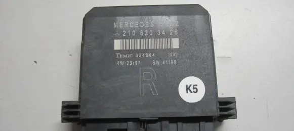 Mercedes-Benz E W210 Door control unit/module 2108203426