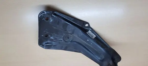 BMW 4 F32 F33 Fender mounting bracket 7368409