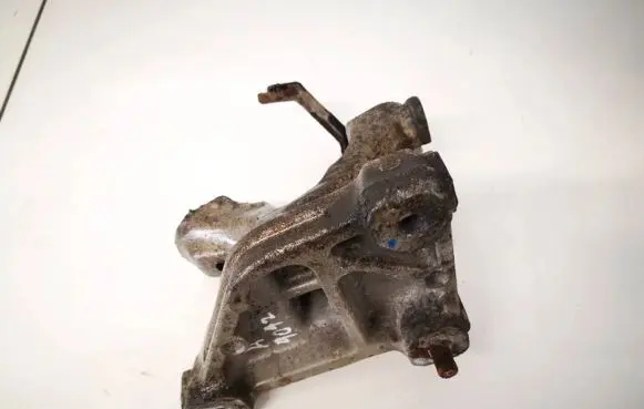 Honda CR-V Engine mounting bracket