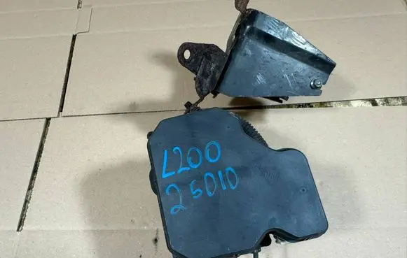 Mitsubishi L200 ABS Pump MN102452 1338007110