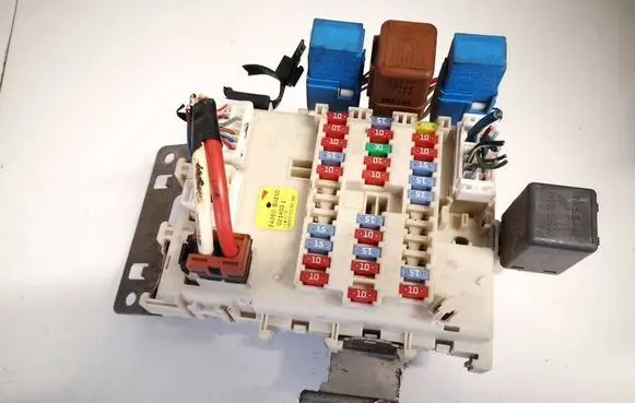 Nissan Almera Tino Fuse box set 24350bu210