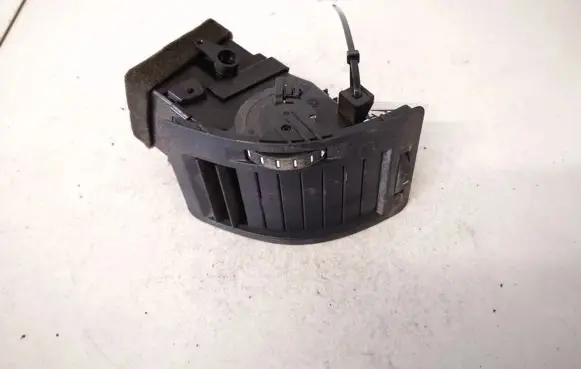 Skoda Octavia Mk2 (1Z) Dash center air vent grill 1z0819701