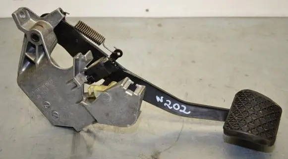Mercedes-Benz C W202 Brake pedal