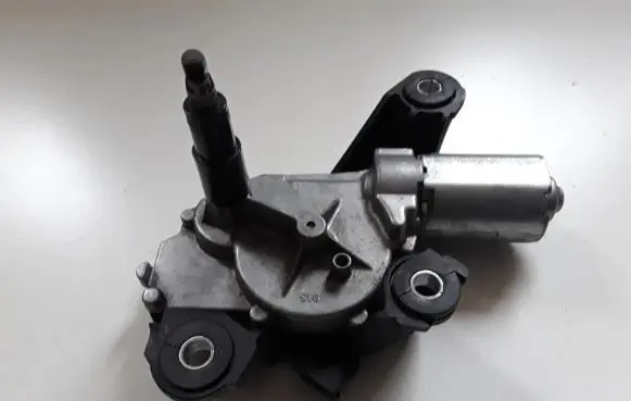 Nissan Qashqai Rear window wiper motor 0390201820