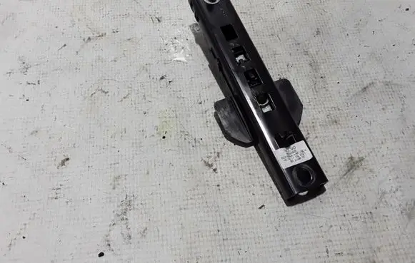 Volvo S60 Seat belt height adjuster 8632605
