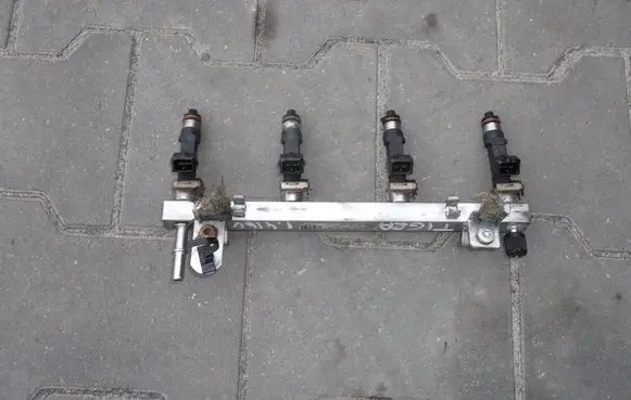 Opel Tigra B Fuel main line pipe LISTWAWTRYSKOWA