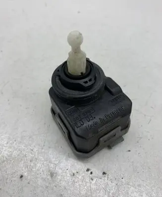 Headlight level adjustment motor