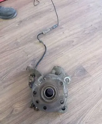 Volkswagen Transporter - Caravelle T4 Front wheel hub