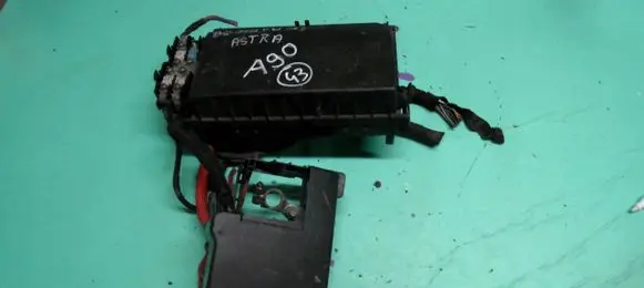 Opel Astra J Fuse module C11000139