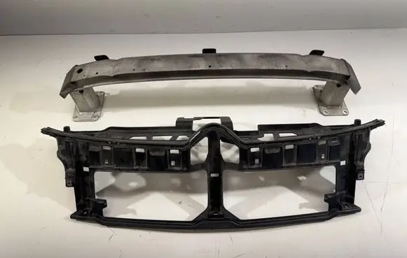 Citroen C4 II Picasso Radiator support slam panel