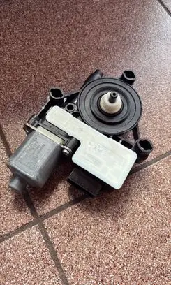 Volkswagen Golf VII Rear door window regulator motor 5Q0959812D