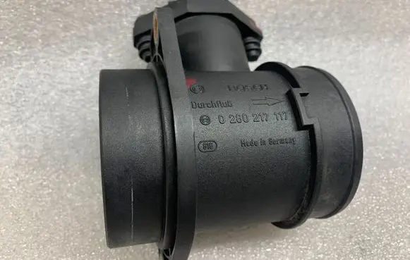 Audi A4 S4 B5 8D Mass air flow meter 0280217117