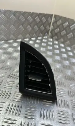 Honda CR-V Dashboard side air vent grill/cover trim 77615T0AA1