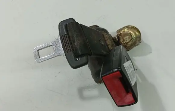 Volkswagen PASSAT B5.5 Middle seatbelt (rear) 