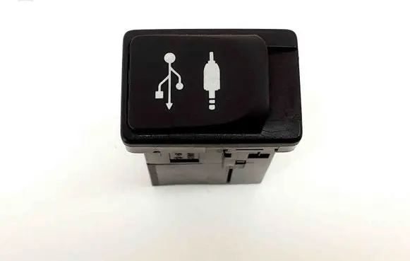 Toyota Auris E180 AUX in-socket connector 861900D030