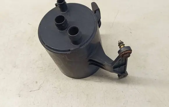 BMW 1 E81 E87 Active carbon filter fuel vapour canister 6764044