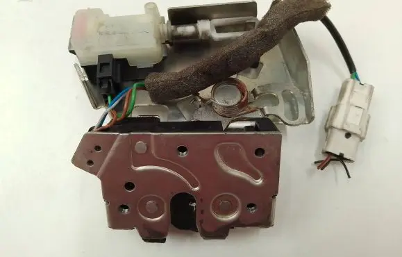 Ford Mondeo MK IV Tailgate/trunk/boot lock/catch/latch A43102