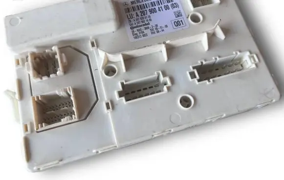 Mercedes-Benz E C207 W207 Fuse module A2079004100