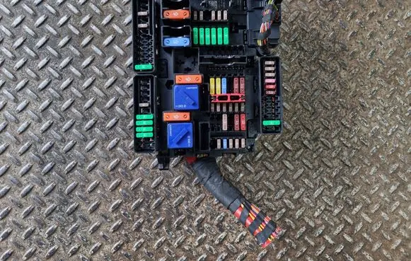 BMW 2 F44 Fuse module 9360501