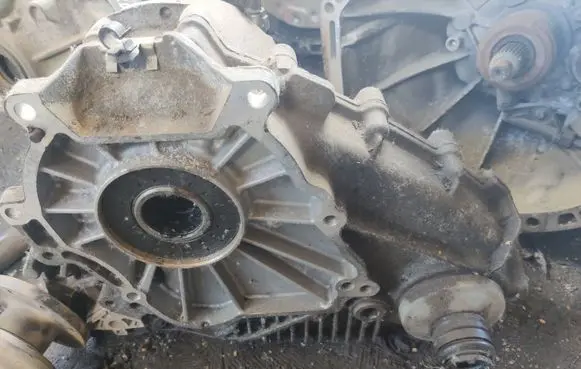 BMW X5 E70 Gearbox transfer box case 2710757477702 7574477702 7574777