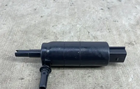 BMW 5 F10 F11 Headlight washer pump 7217792