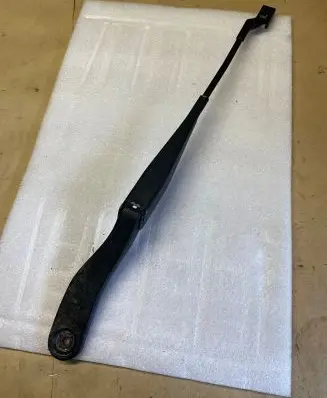 Volvo V50 Front wiper blade arm 31253996