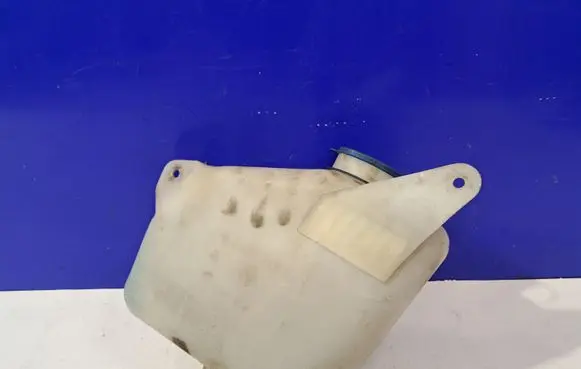 Mercedes-Benz Vito Viano W639 Windshield washer fluid reservoir/tank A6398690220