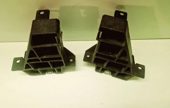 Jeep Cherokee Radiator mount bracket 68144541ab 68144540ab