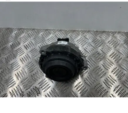 BMW 3 G20 G21 Engine mount bracket 7581620