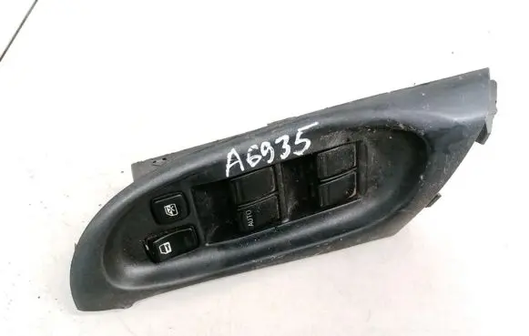 Nissan Almera N16 Electric window control switch