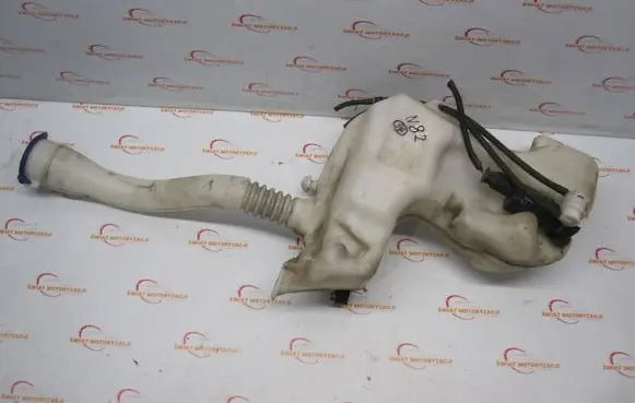 Peugeot 3008 I Windshield washer fluid reservoir/tank 9685005580