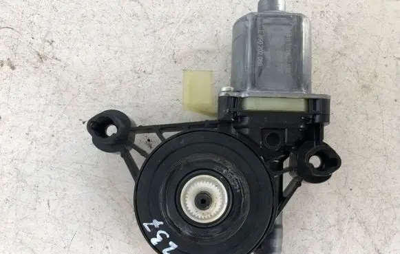 Audi A3 S3 8V Rear door window regulator motor 0130822712 E850202086