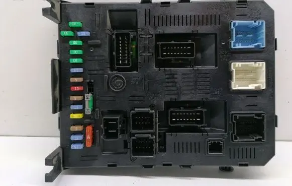 Citroen C4 I Picasso Fuse module 216761594 281197280A