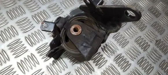Toyota Avensis T250 Engine mount bracket AV67963 AV-67963