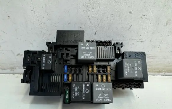 Mercedes-Benz GLC C253 Fuse module A2229063805