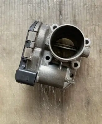 Nissan Qashqai Throttle valve 8200330810 0281002681 8200330812